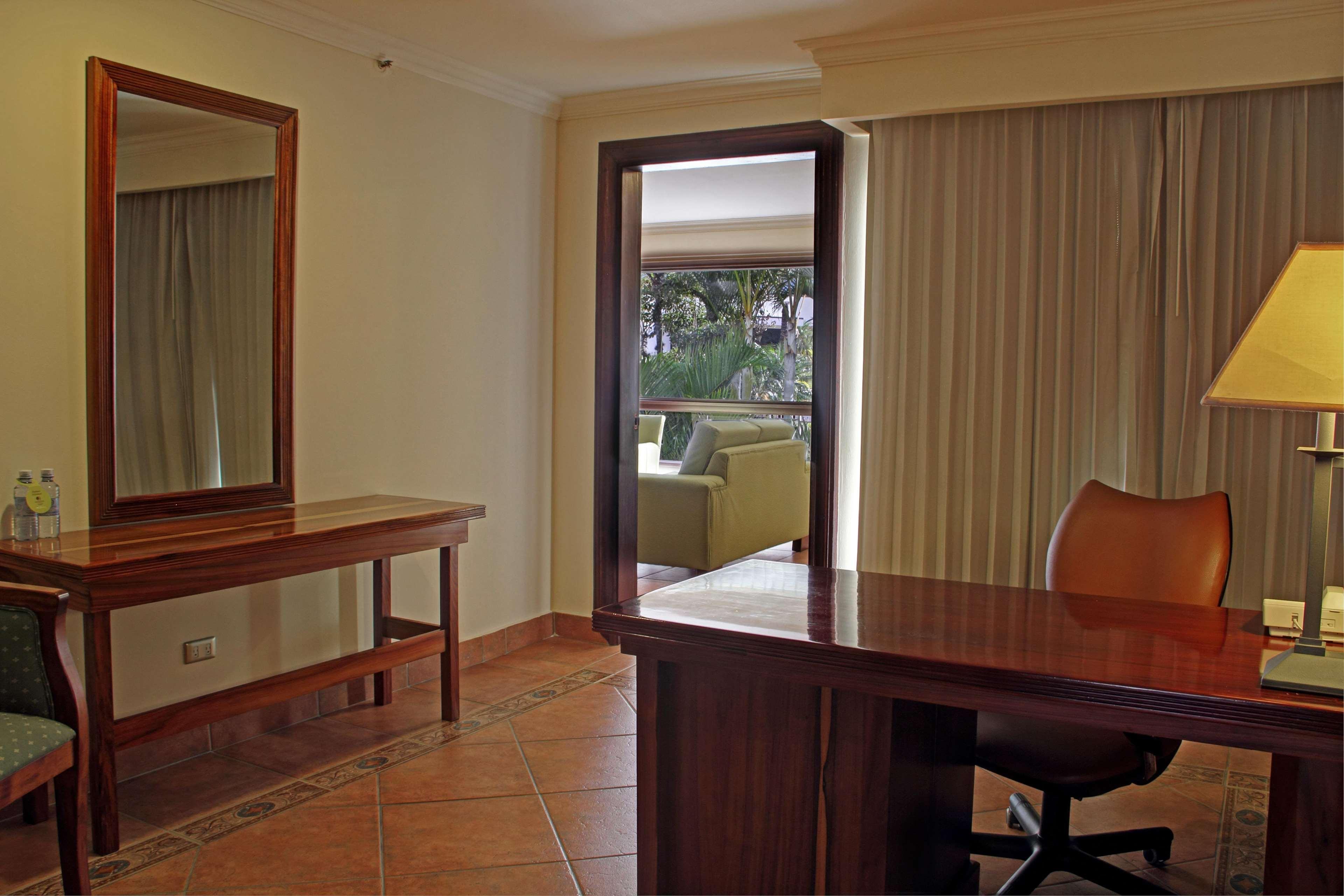 Hilton Cariari Doubletree San Jose - Costa Rica Hotel Luaran gambar A room at the hotel