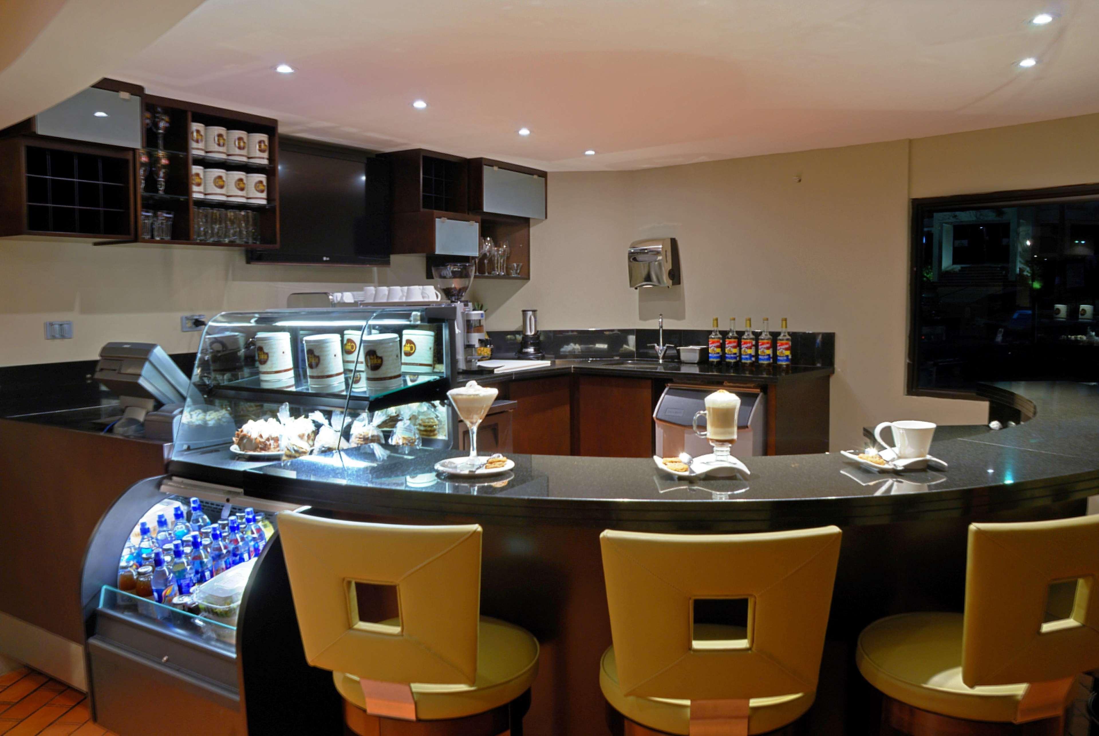 Hilton Cariari Doubletree San Jose - Costa Rica Hotel Luaran gambar A coffee bar in a hotel